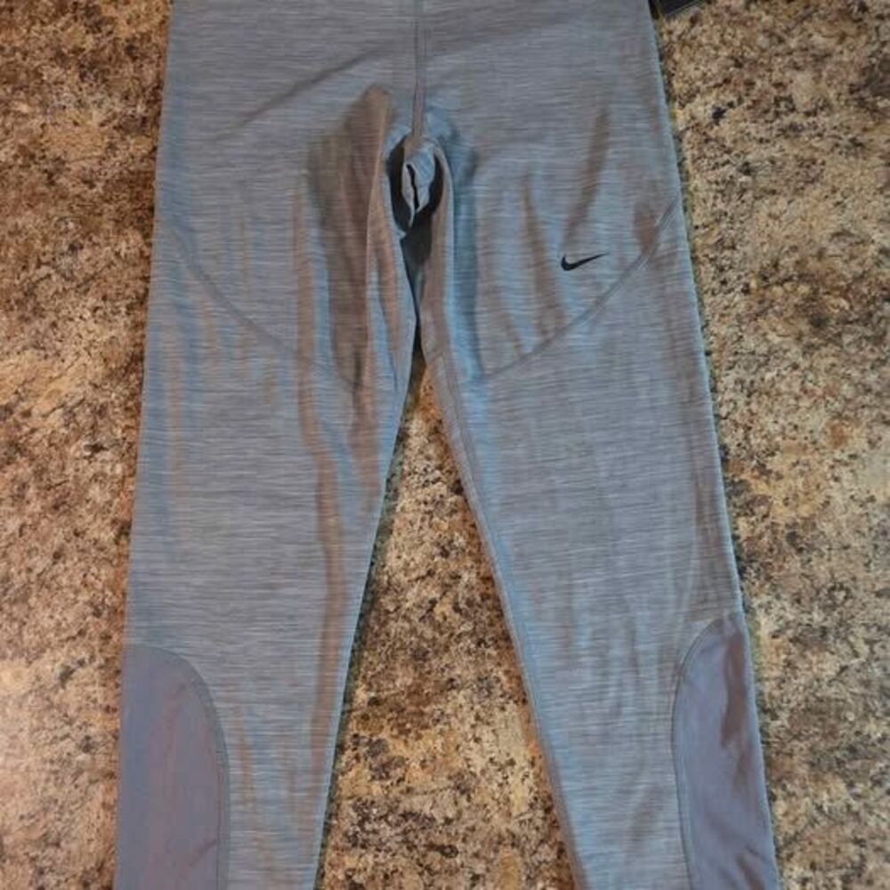 Nike Pro Tight Fit Crop Leggings - Women's Large
